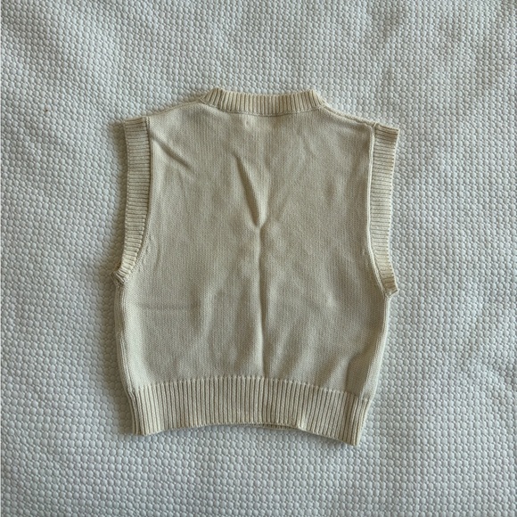 Aritzia ALPS Sweater Vest - Picture 2 of 4